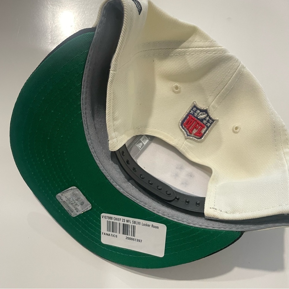 New Era Men's Cream Kansas City Chiefs Super Bowl LVII Champions Hat - Picture 4 of 4